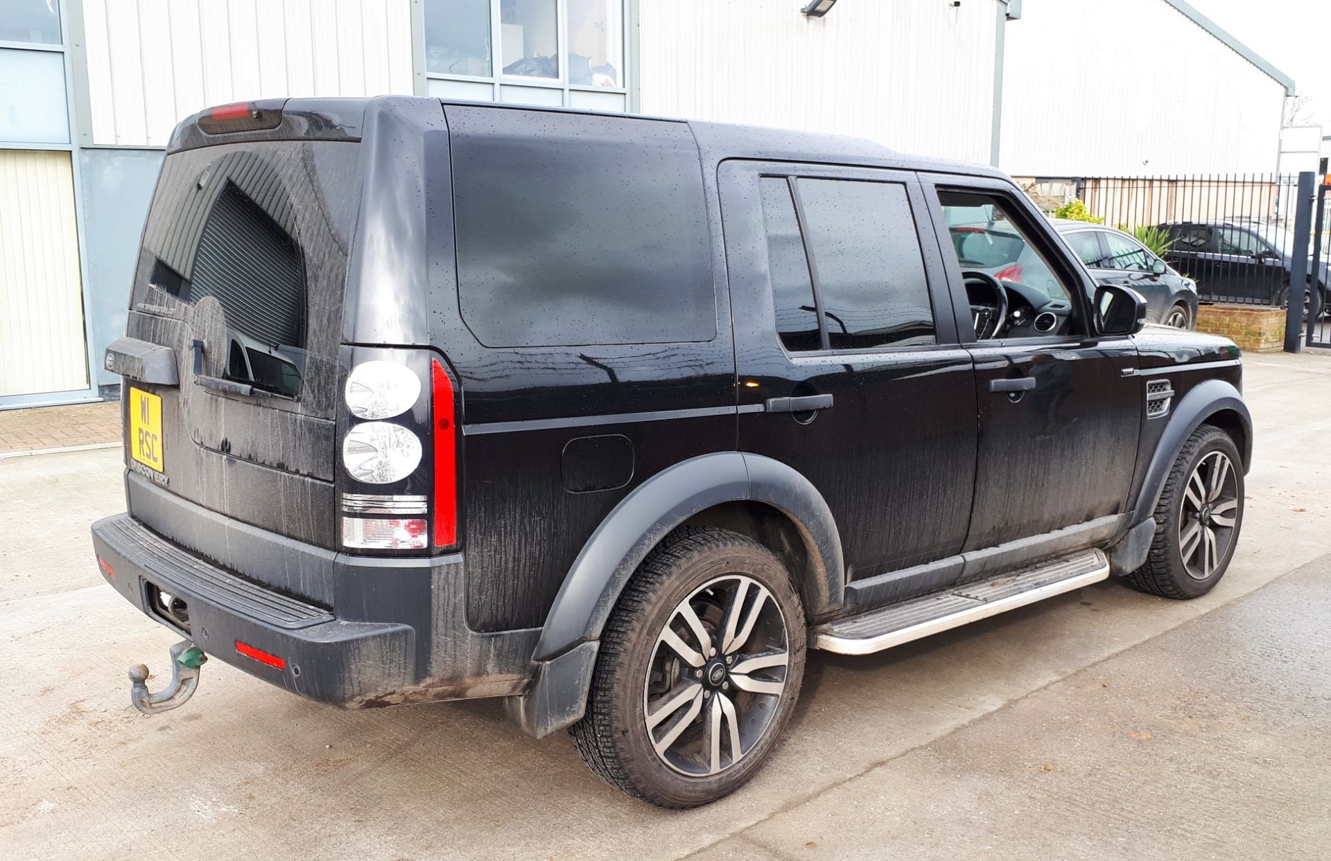 Land Rover Discovery XS SDV6 3.0 Auto Light 4x4 Ut - Image 8 of 15