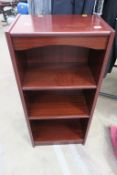A Reproduction Adjustable Two Shelf Bookcase (H 94cm, W 44cm, D 28cm) (est £20-£40)