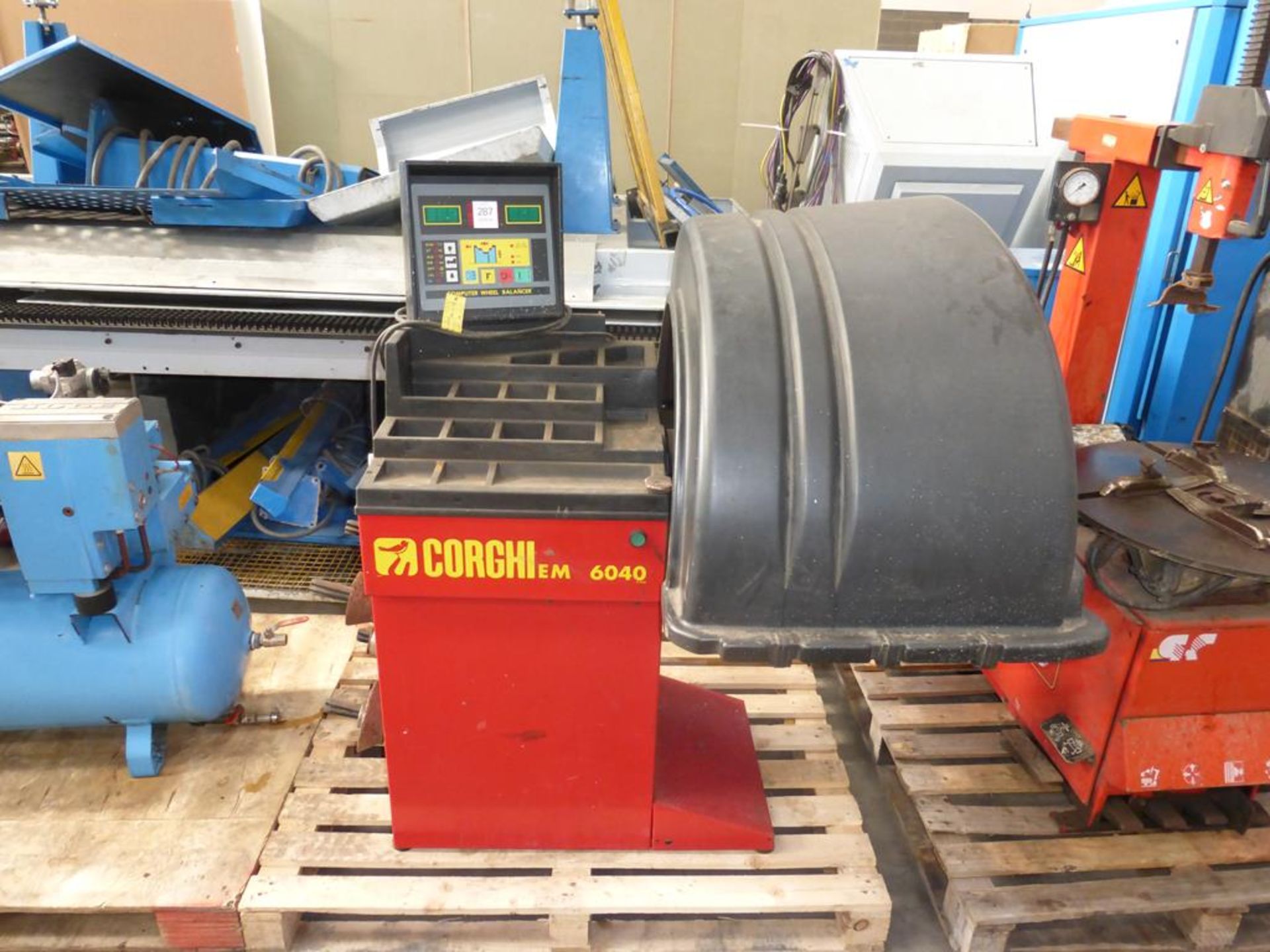 * A Corghi EM6040 Tyre Balancer 240V. Please note there is a £10 plus VAT Lift Out Fee on this lot.