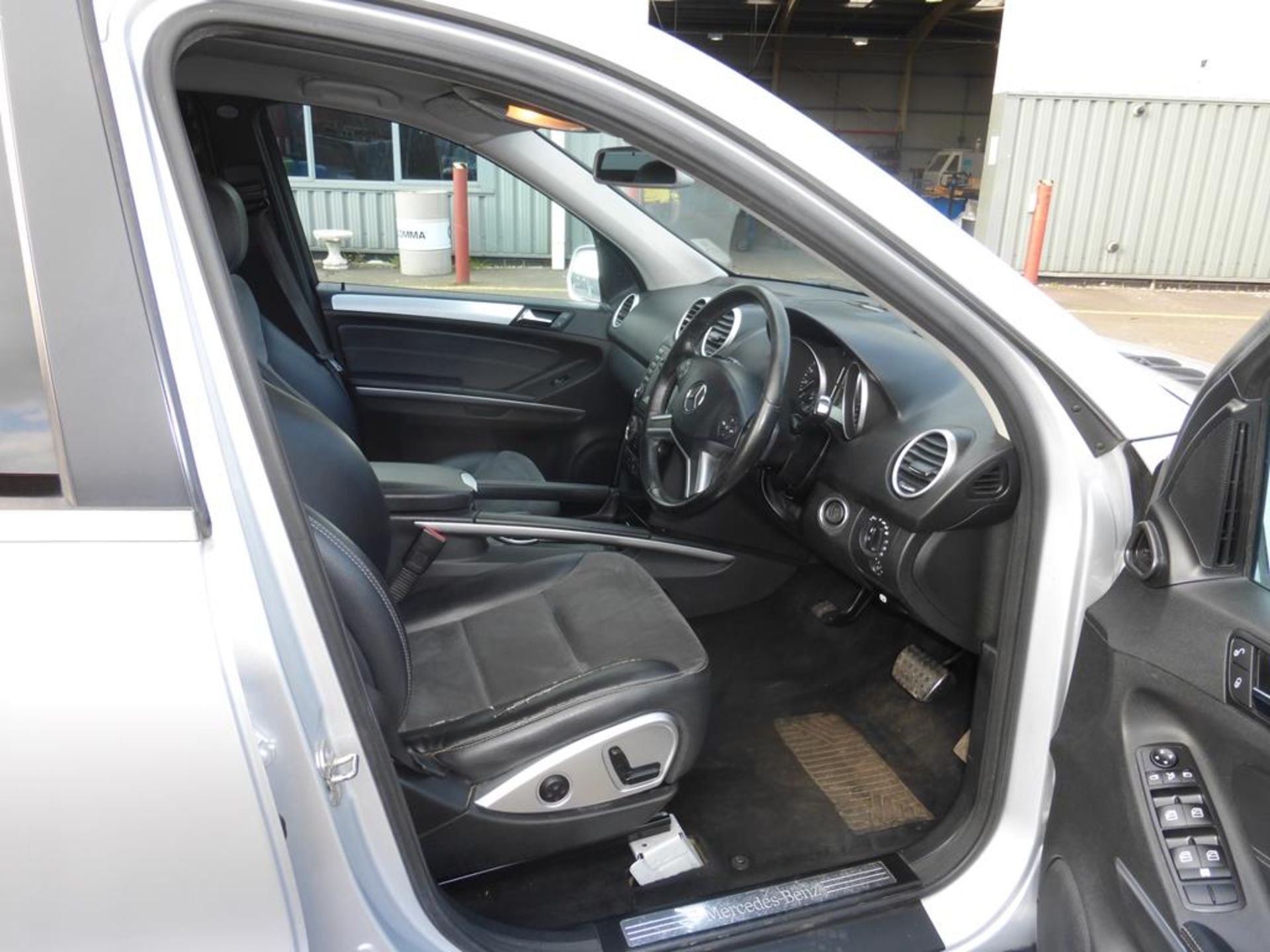 A Mercedes Benz ML 4x4 Half Leather Interior Automatic/Bluetooth and Cruise Control. Date of First - Image 7 of 23