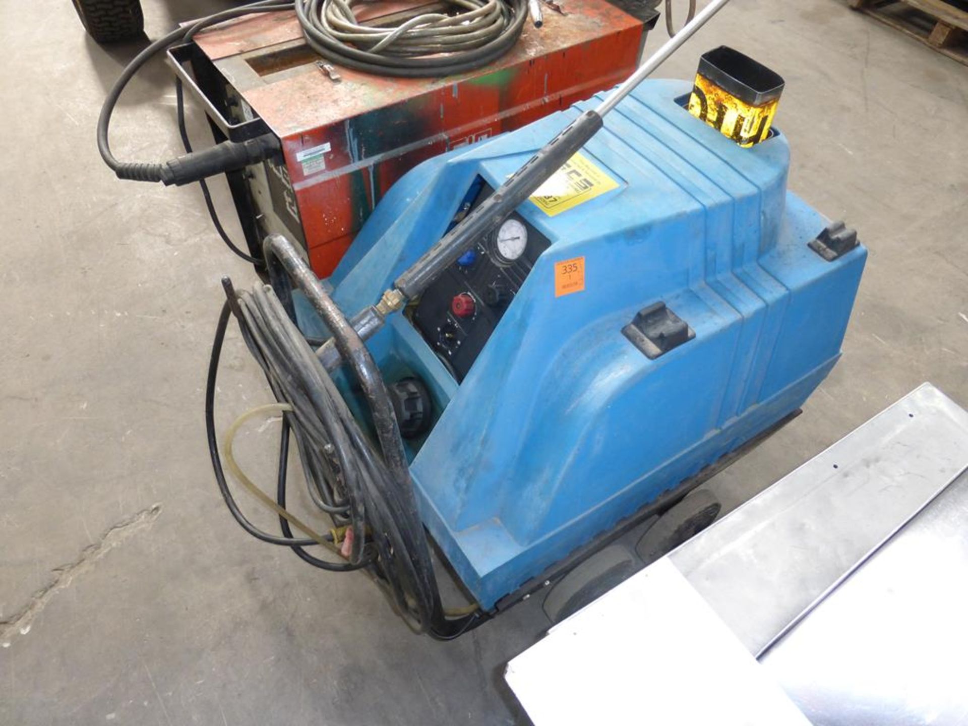 * A Nova Steam Cleaner 240V. Please note there is a £5 plus VAT Lift Out Fee on this lot. - Image 3 of 3