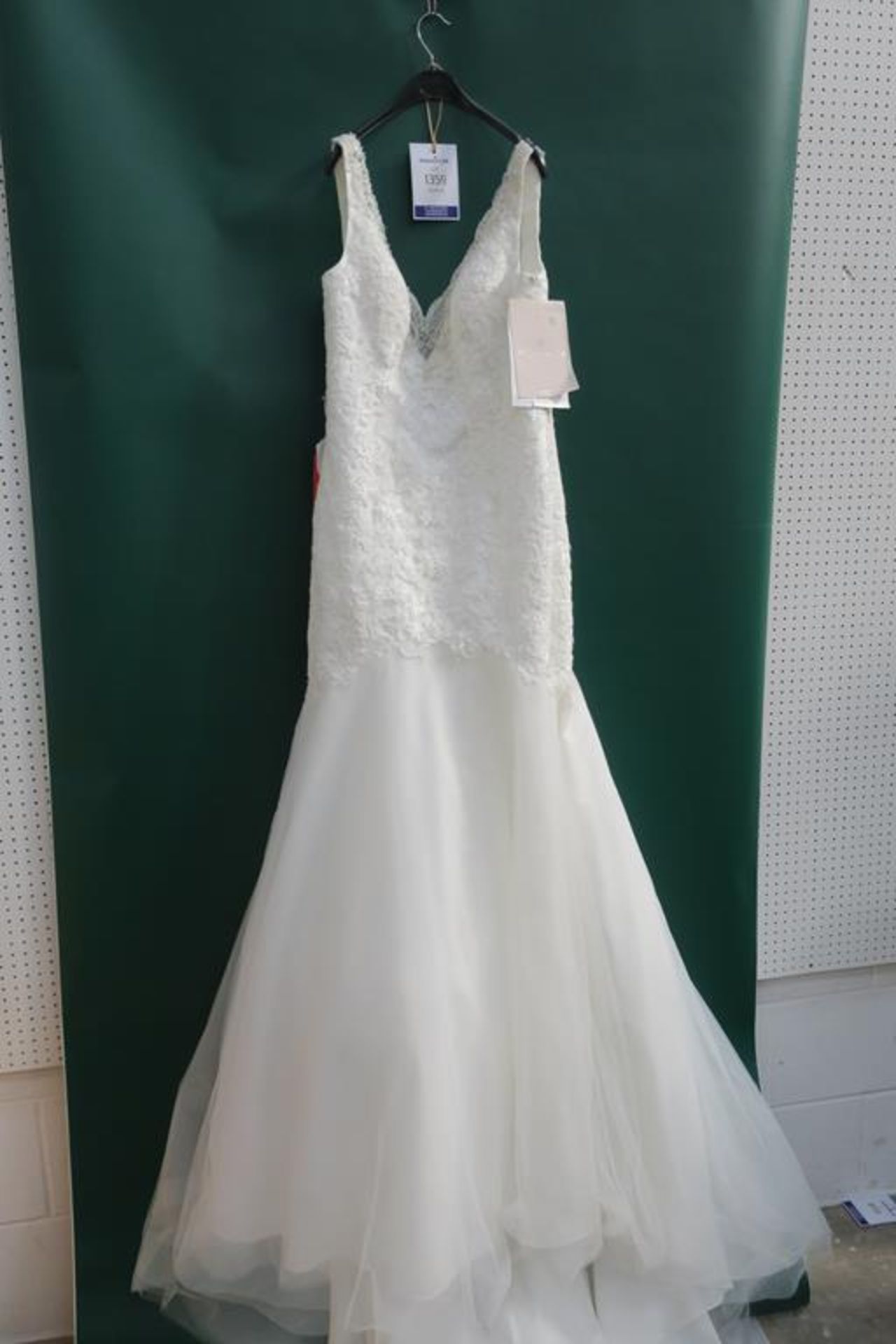 * Romantica Collections Wedding Dress UK Size 12 (RRP £1110) - Image 2 of 5