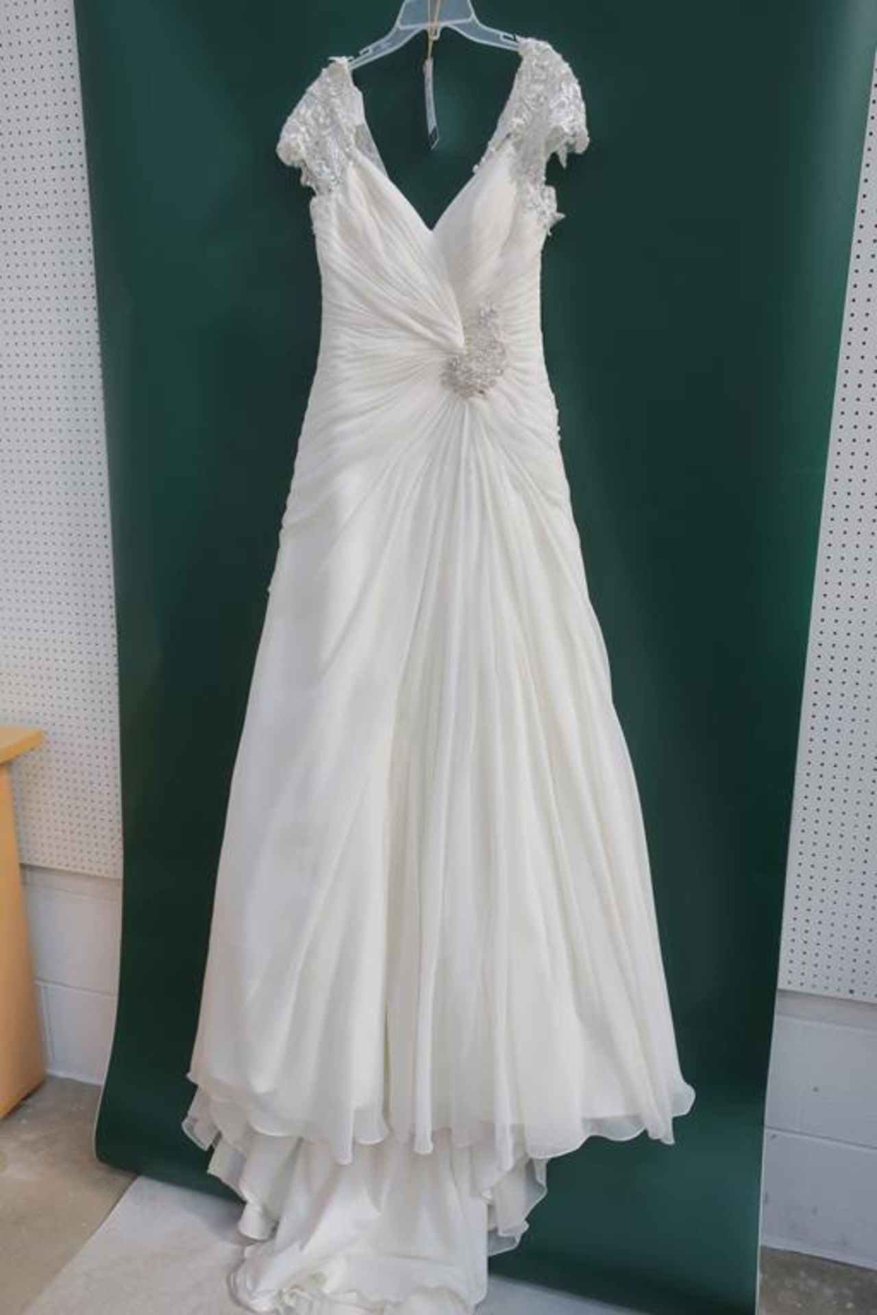 * Victoria Jane by Ronald Joyce Wedding Dress UK Size 16 (RRP £1200)