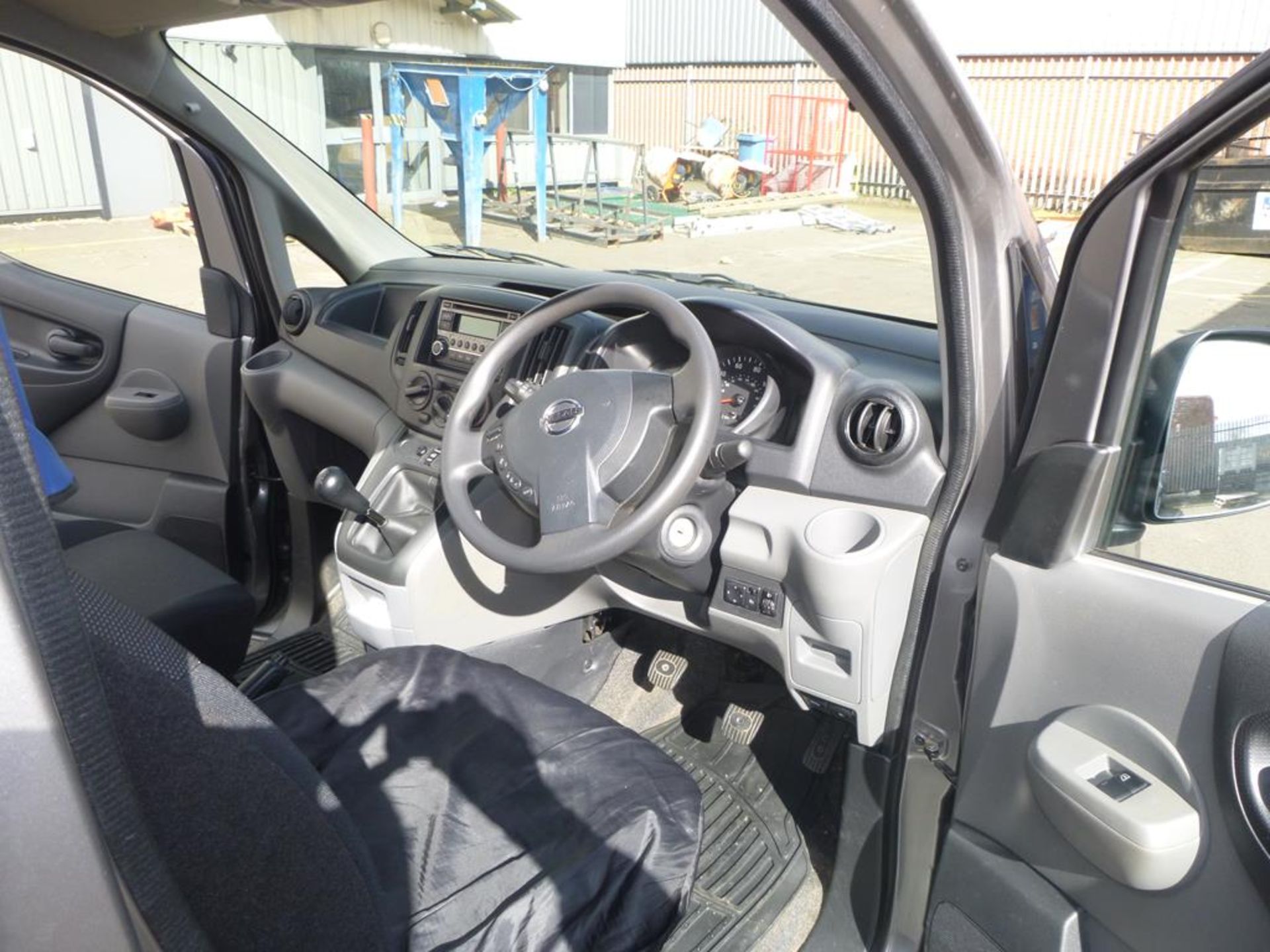 * 2018 Nissan NV200 Diesel Panel Van comes fitted with Rhino Roof Bars, First MOT due 19th March - Image 12 of 18