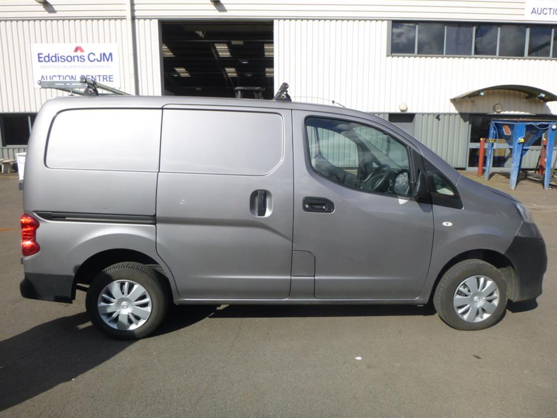 * 2018 Nissan NV200 Diesel Panel Van comes fitted with Rhino Roof Bars, First MOT due 19th March - Image 16 of 18