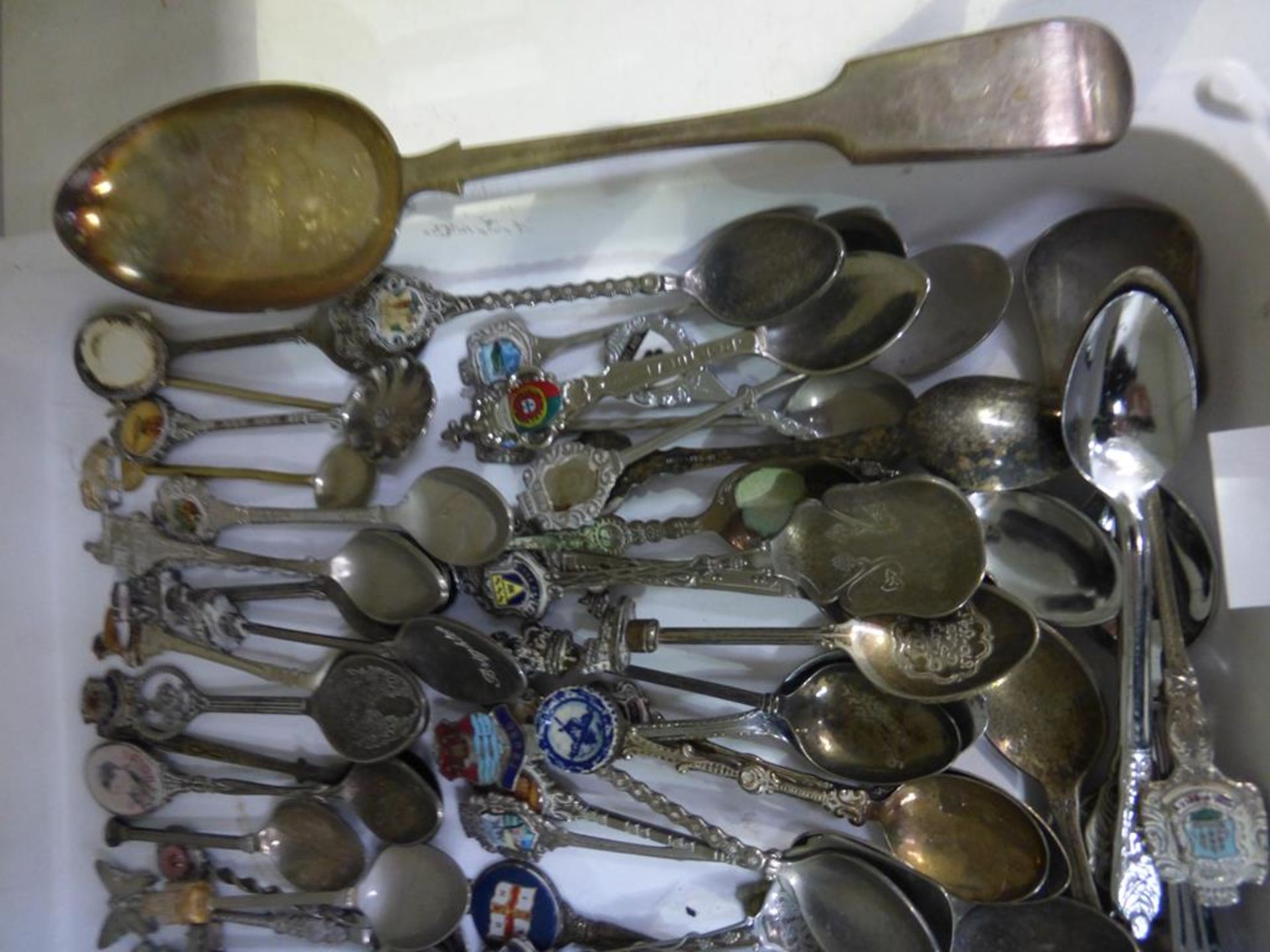 A large collection of predominantly Silver Plated Souvenir Spoons and Meakin Dinnerware, Oriental - Bild 4 aus 10