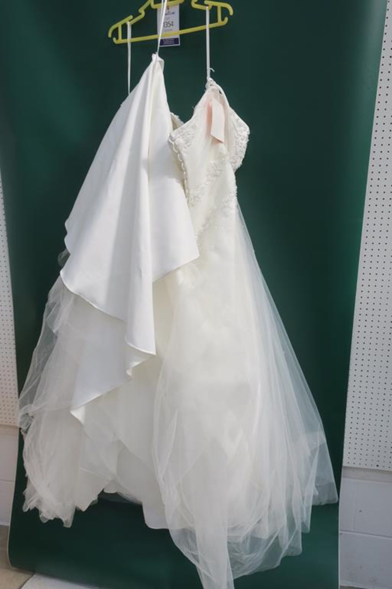 * Wedding Dress (Make Unknown) UK Size 28 (RRP £850) - Image 3 of 4