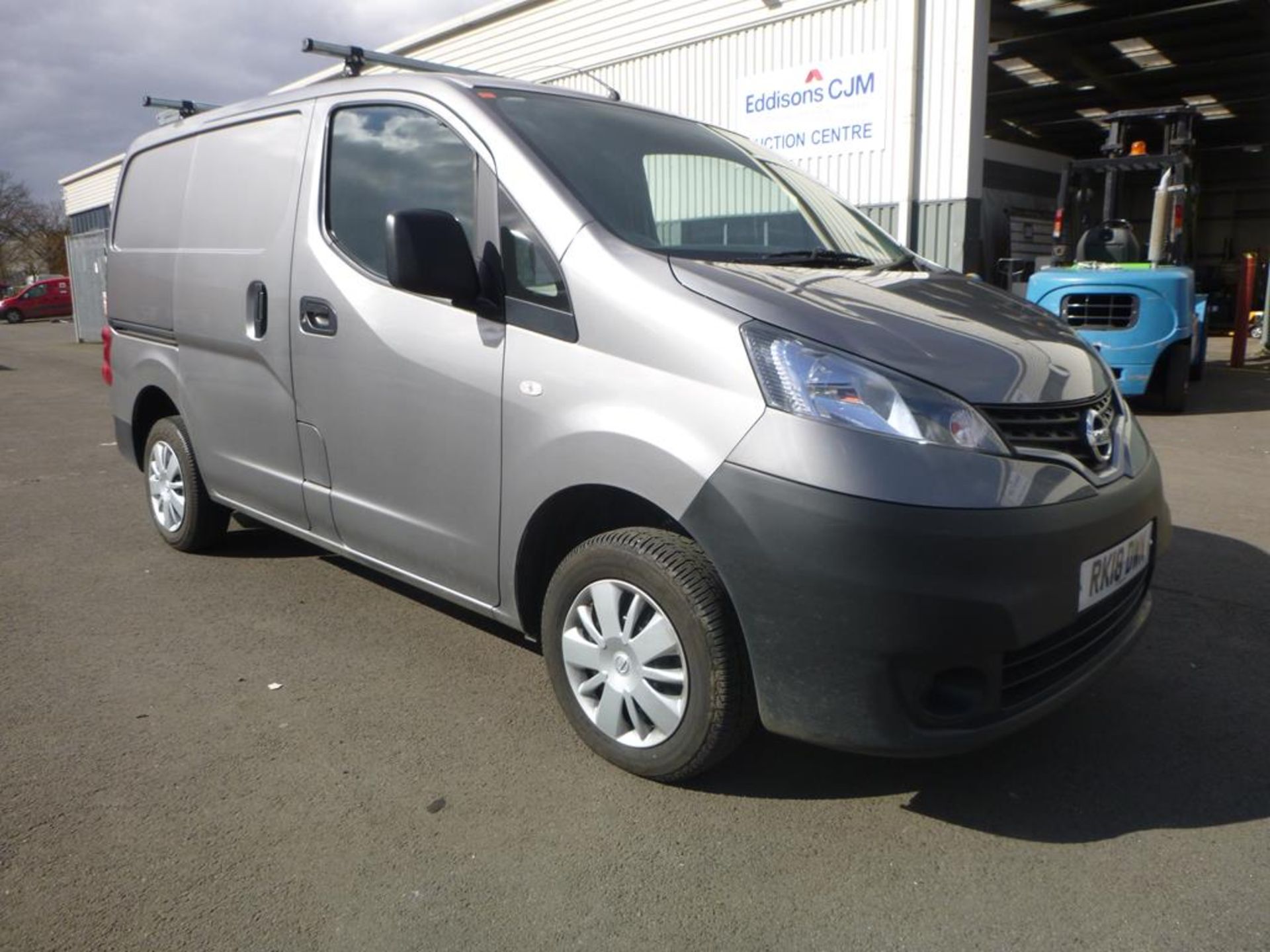 * 2018 Nissan NV200 Diesel Panel Van comes fitted with Rhino Roof Bars, First MOT due 19th March