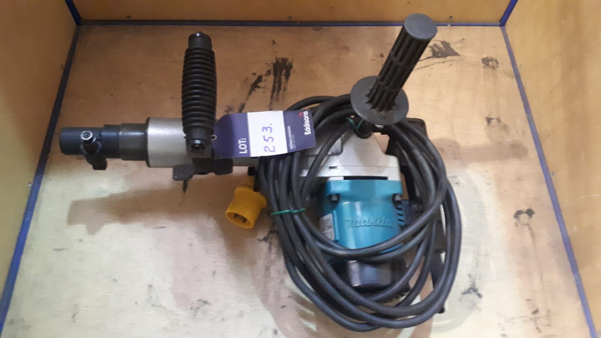 Makita HR 5000 K Rotary hammer drill 110 volt 1,200 watt. No case Unused