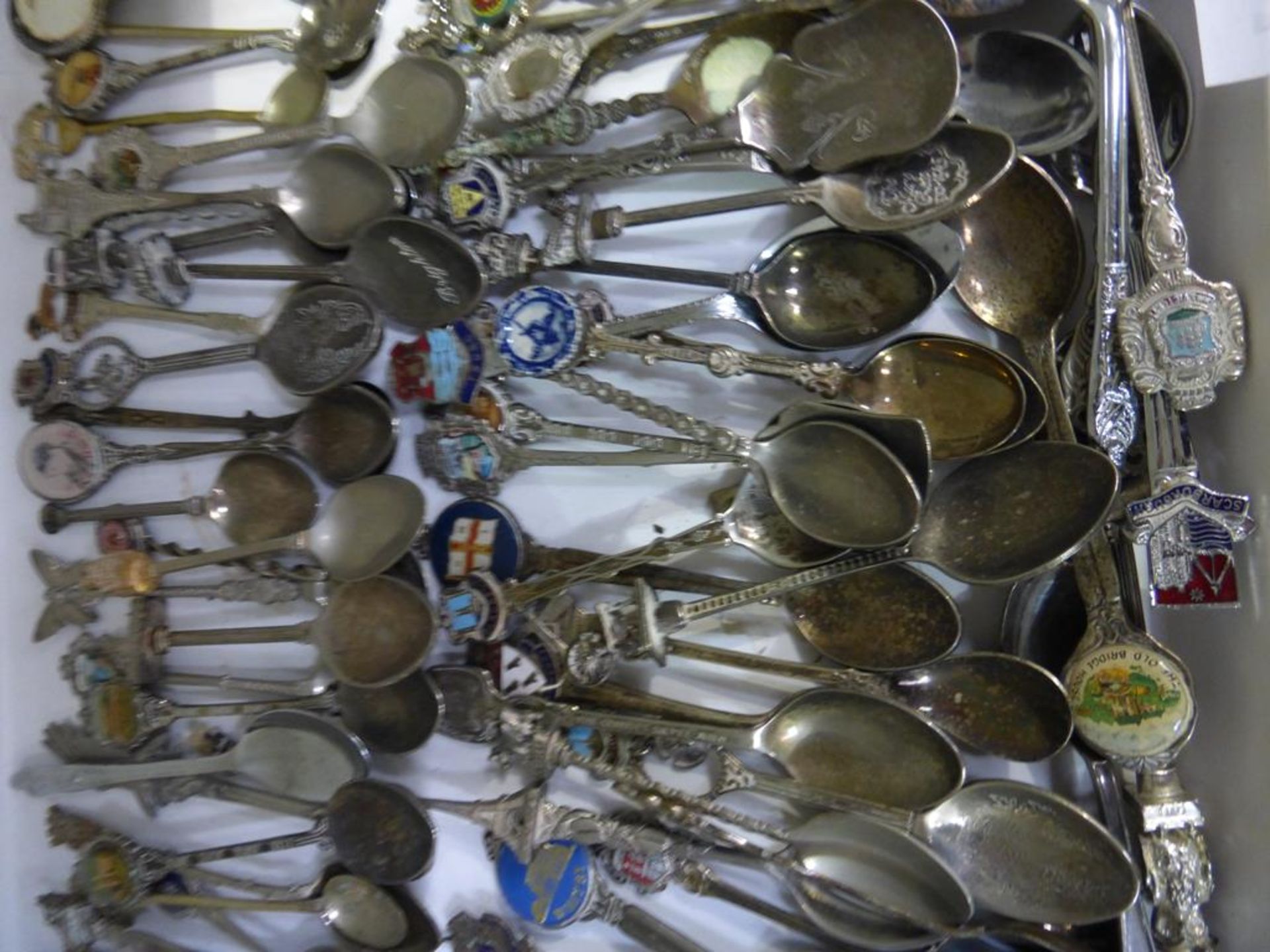 A large collection of predominantly Silver Plated Souvenir Spoons and Meakin Dinnerware, Oriental - Bild 3 aus 10