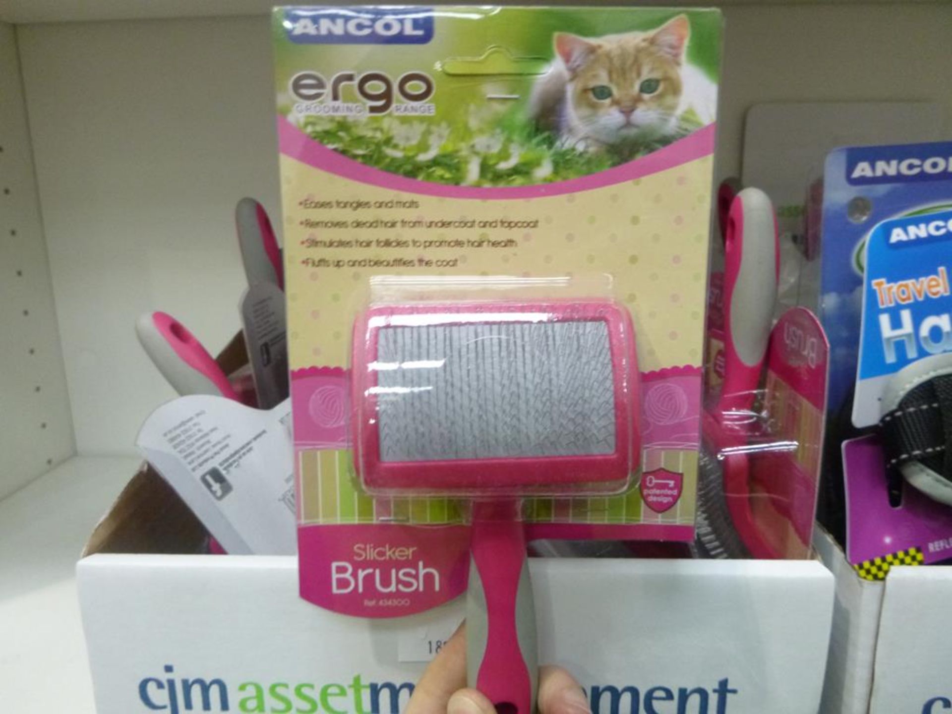 * Collection Pet related goods: 24 x Ancol Ergo Cat Slicker Brushes; 11 x Ancol Lemon & Grapefruit - Image 2 of 5