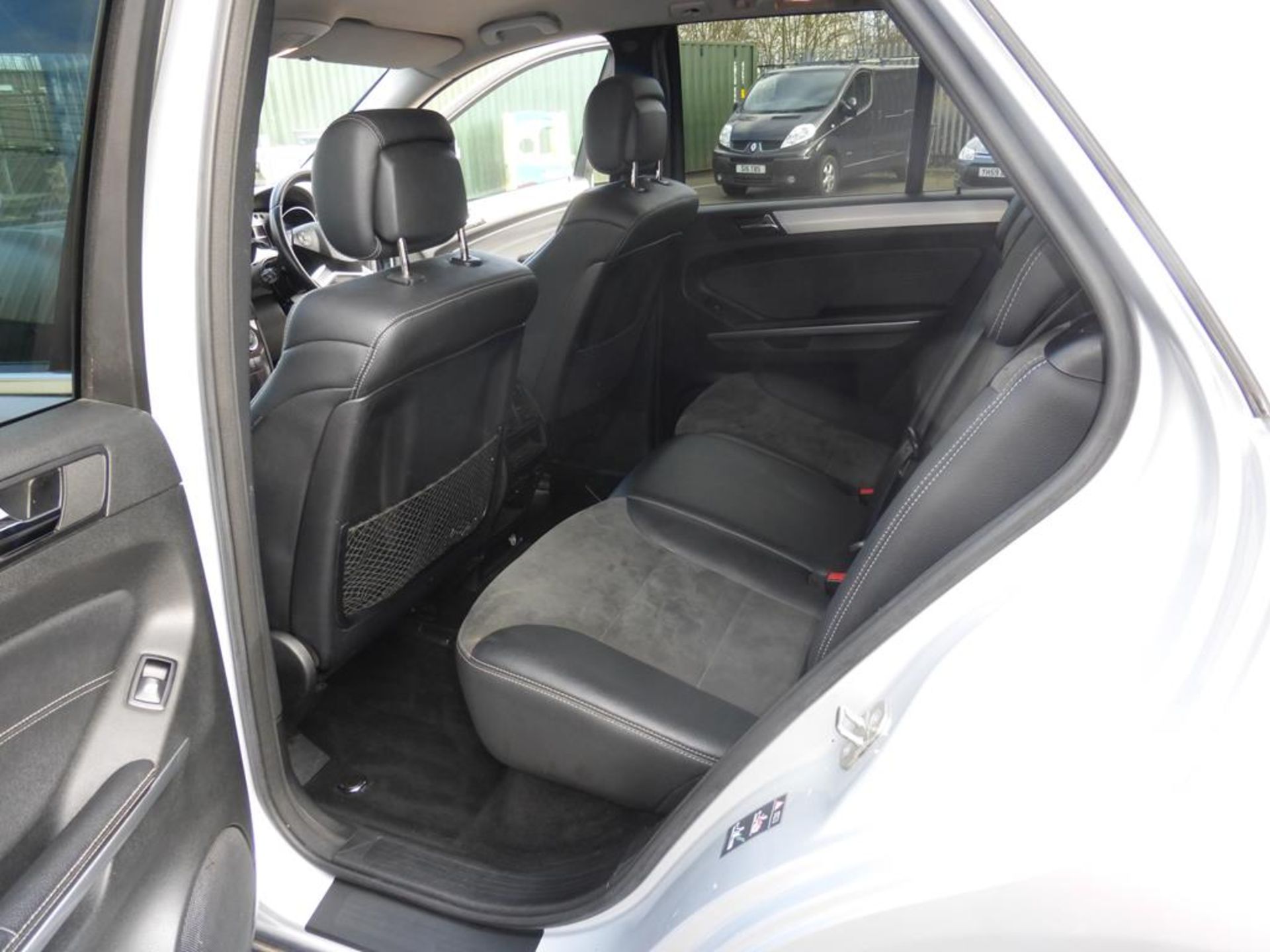 A Mercedes Benz ML 4x4 Half Leather Interior Automatic/Bluetooth and Cruise Control. Date of First - Image 9 of 23