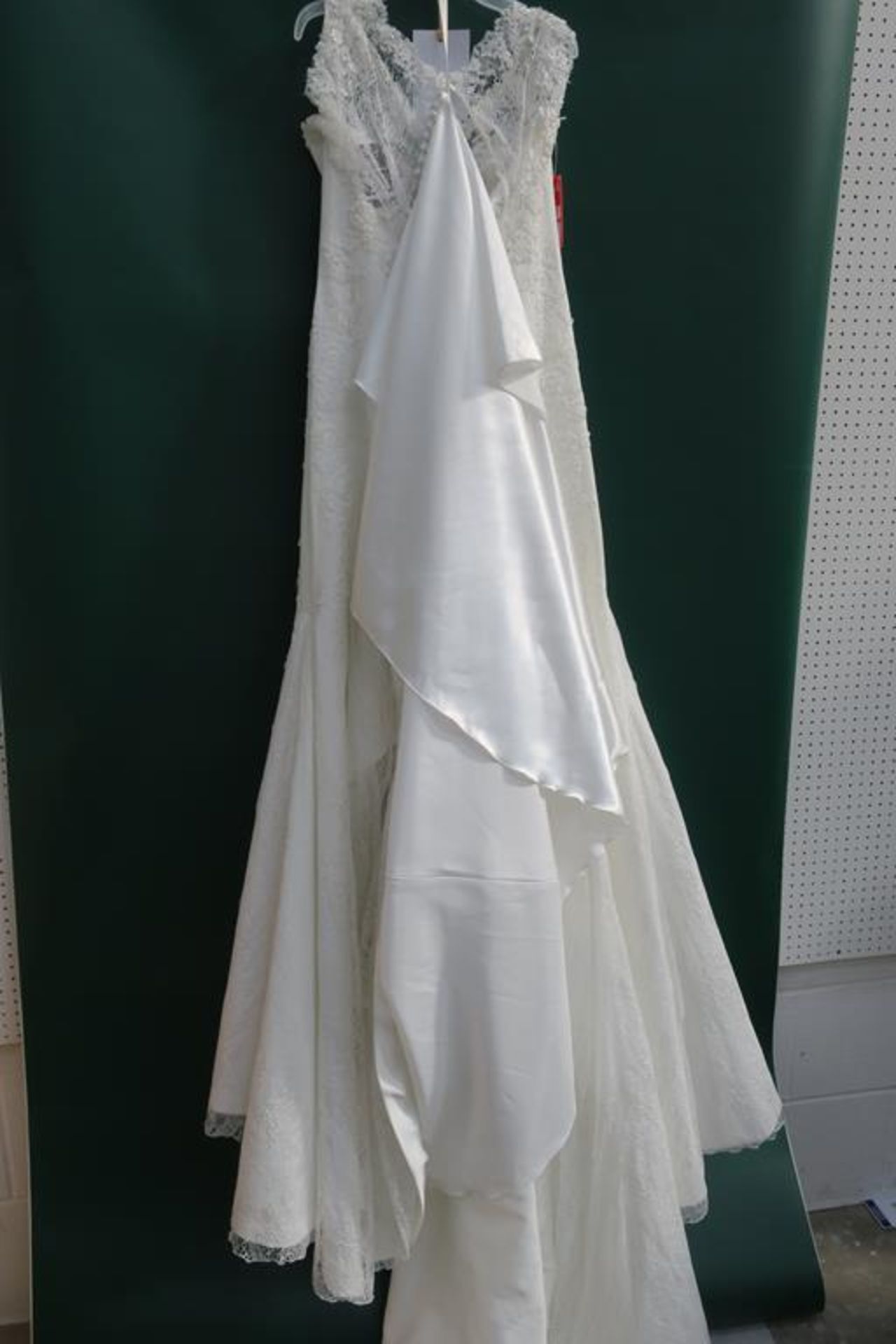 * Oronovias Fabricado En España Wedding Dress UK Size 14 (RRP £1500) - Image 4 of 4