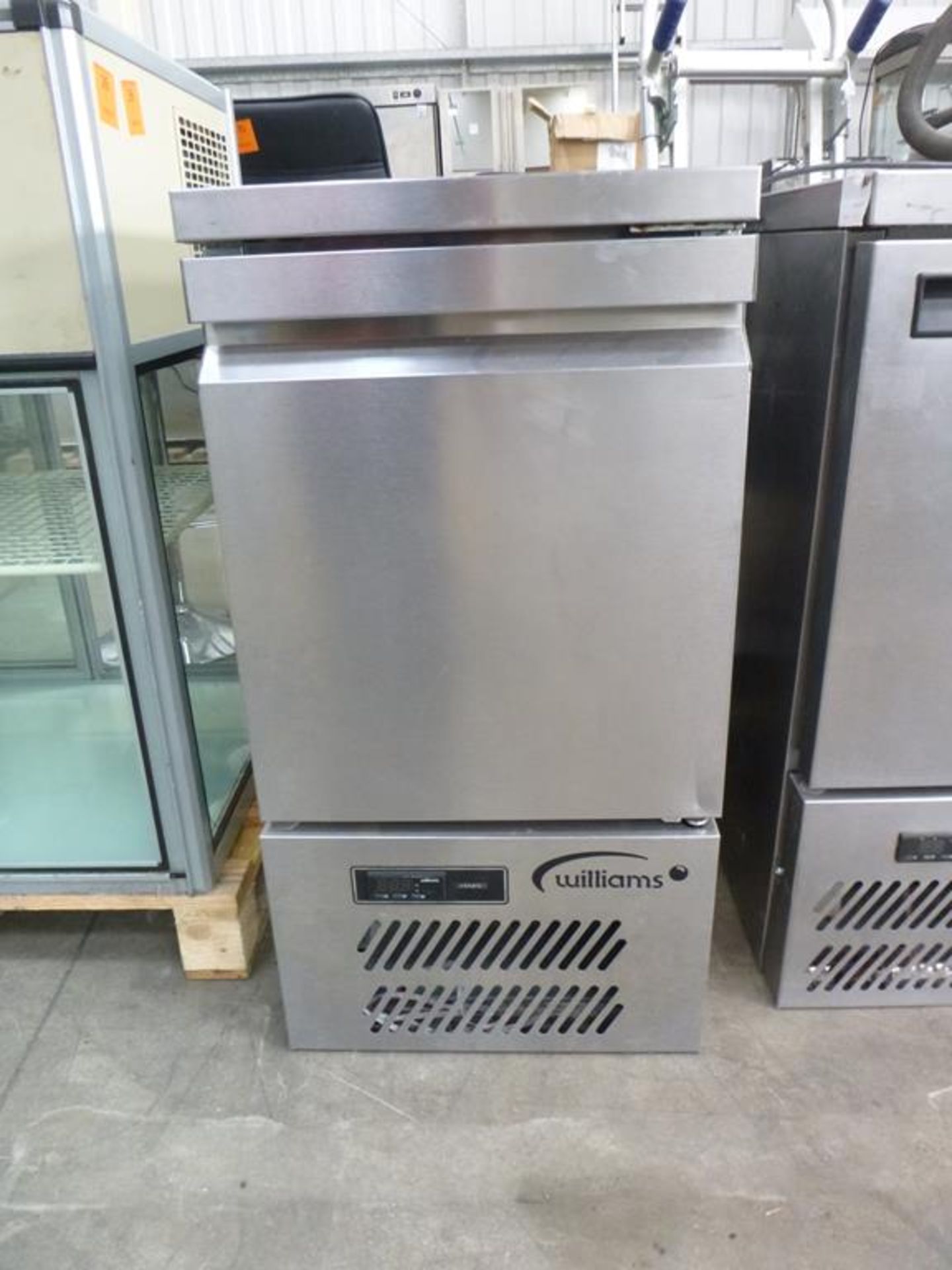 A Williams H5CT R1 Stainless Steel Chiller/Fridge Unit. Please note there is a £5 plus VAT lift