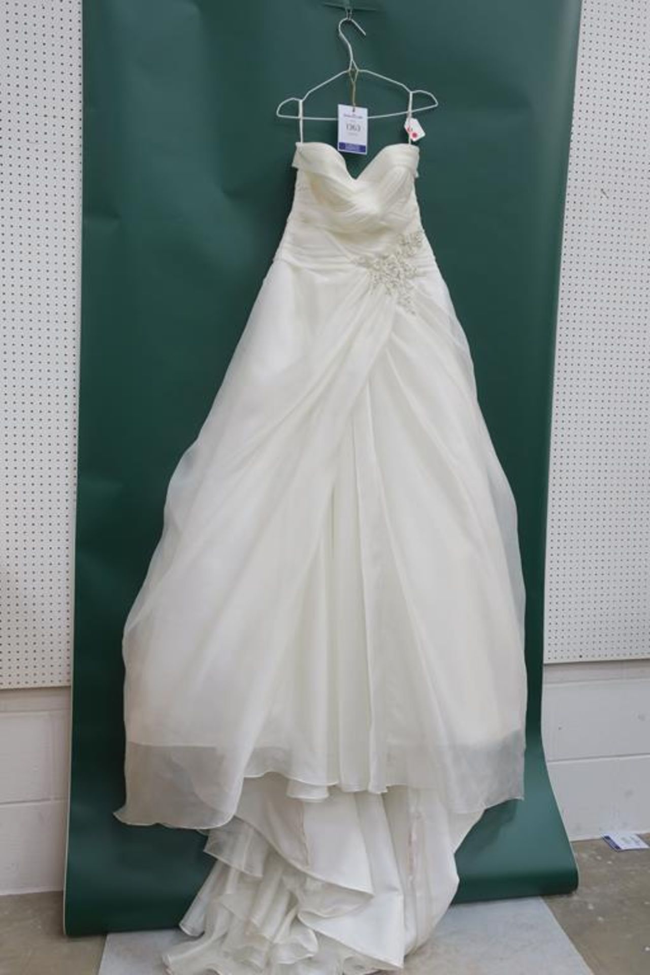 * 'Beautiful' Wedding Dress UK Size 16 (RRP £860)