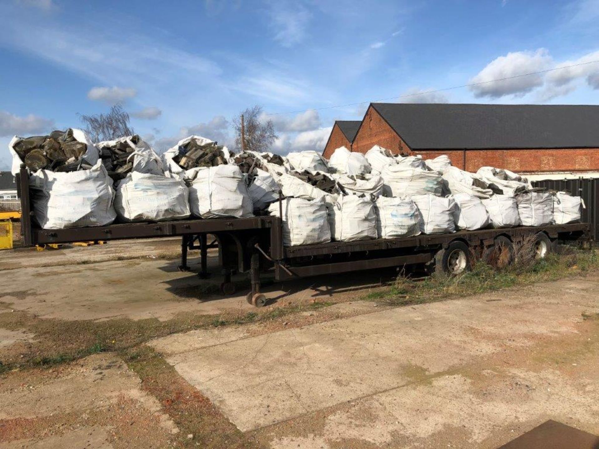 * WOOD LOGS SEASONED - 15 X 1 TONNE BAGS. Please note this lot is located in Barton upon Humber.