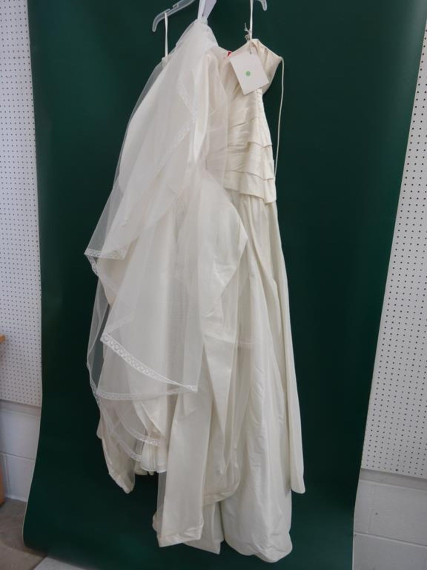 * Benjamin Roberts Wedding Dress UK Size 14 (RRP £970) - Image 3 of 4