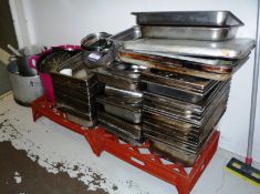 Large quantity of pots/pans/gastronorm trays – vie