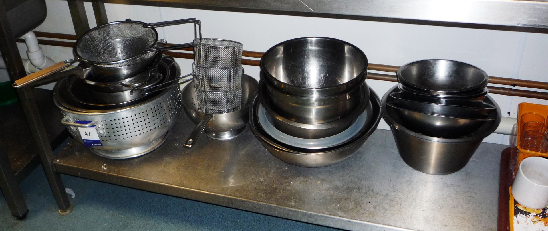 Large quantity of aluminium/steel cooking pots/sie