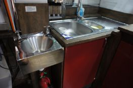 * Stainless Steel Sinks and Drainer (960 x 500) and Stainless Steel Wash Off Sink (270 x 300mm).