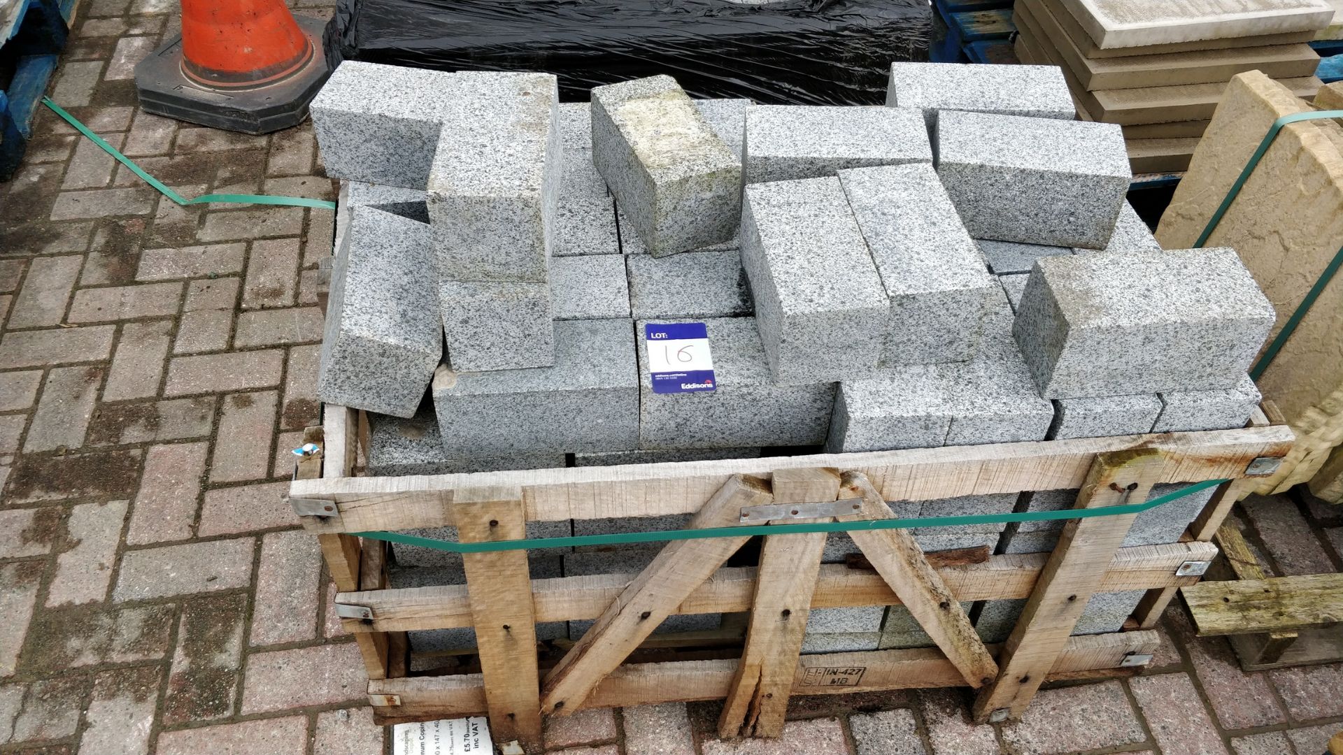 Quantity granite setts 100x100x200mm