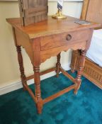 * 2 Oak Effect Single Drawer Bedside Cabinets, Spindle Legs. This lot is located in the Bedroom