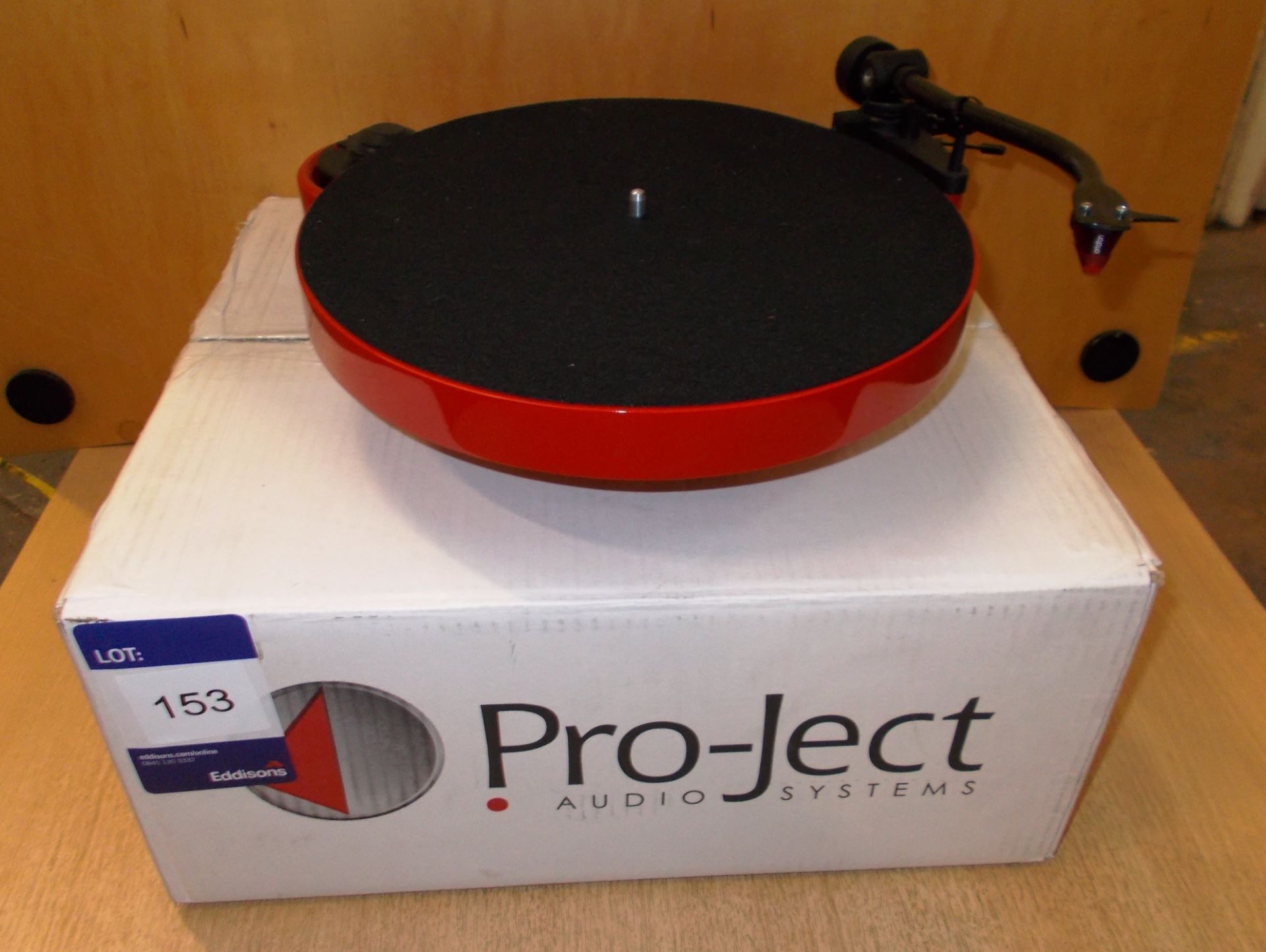 Pro-Ject RPM 1 Carbon DC Turntable, red (on display) – RRP £375