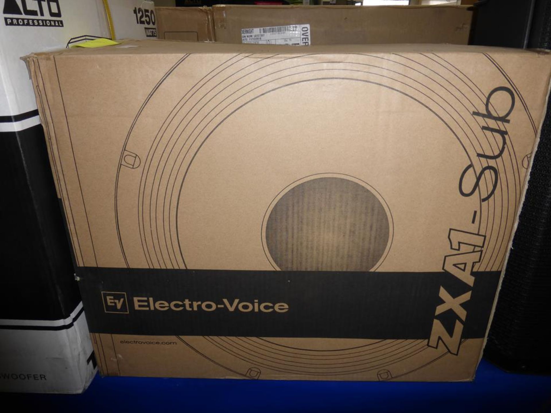 * Electro-Voice ZXA1-Sub 700W 12'' powered Subwoofer Speaker, RRP £469