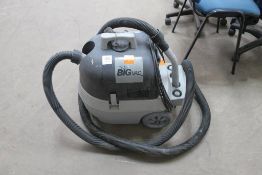* An Earlex Big Vac 240V Industrial Vacuum Cleaner