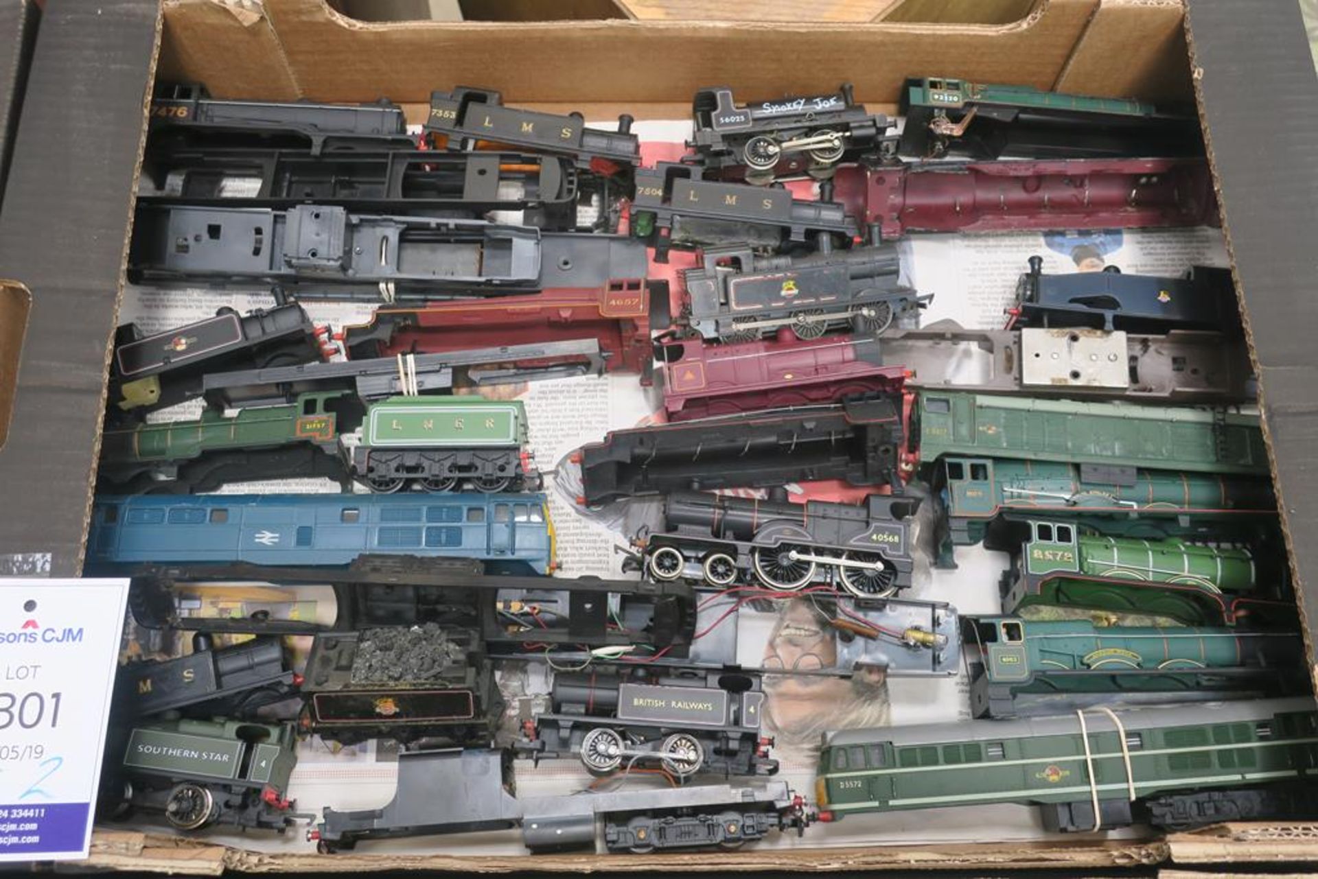 Model Railway. Two boxes of assorted 'OO' Gauge- Locomotive, B/Shells and Chassis (est £45-£90) - Image 2 of 3