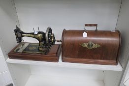 Singer Manual Sewing Machine (M186567) in Carry Case with Key (est £20-£40)