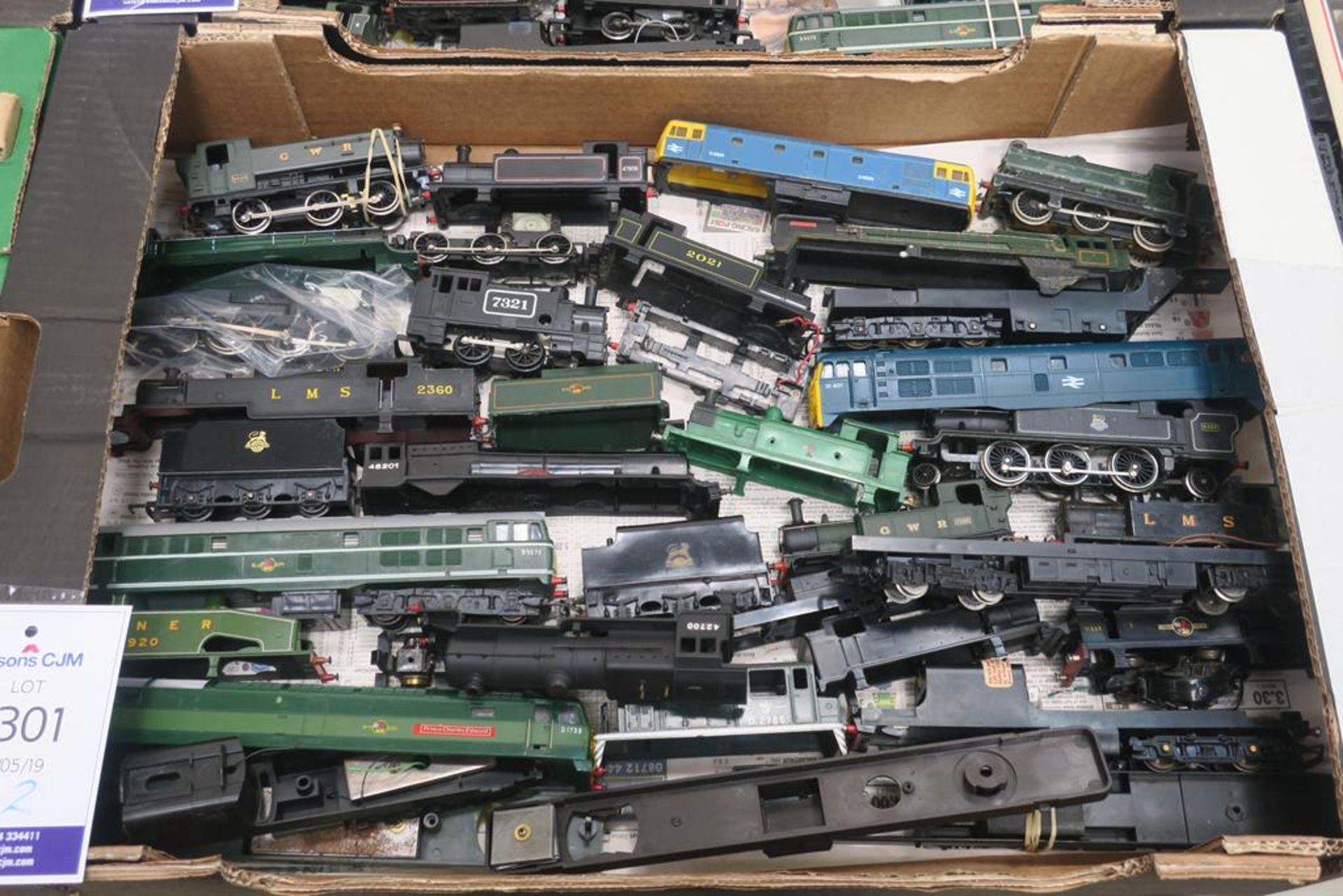 Model Railway. Two boxes of assorted 'OO' Gauge- Locomotive, B/Shells and Chassis (est £45-£90) - Image 3 of 3