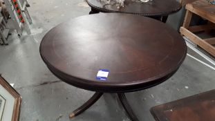 Antique circular table, on tripod pedestal support