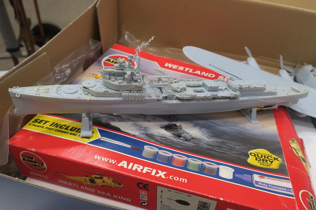 This is a Timed Online Auction on Bidspotter.co.uk, Click here to bid. An Airfix V.E. Day Multi Kit, - Image 5 of 8