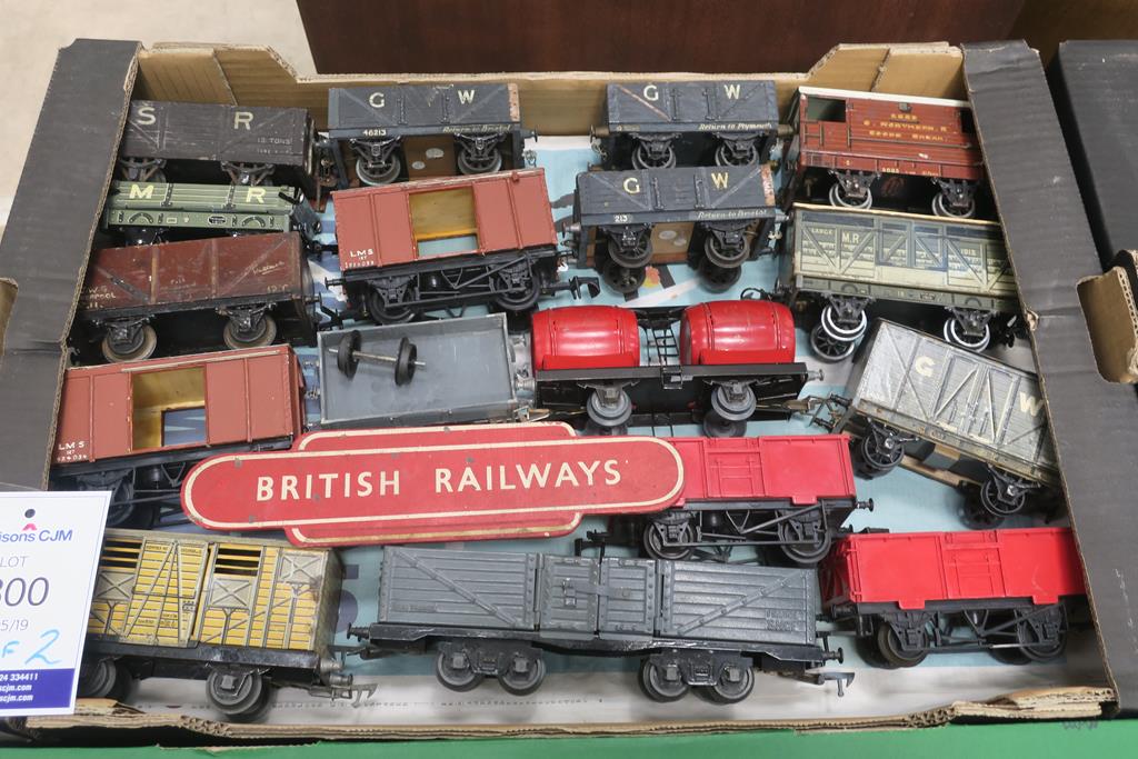 This is a Timed Online Auction on Bidspotter.co.uk, Click here to bid. Model Railway. Two Boxes - Image 2 of 3