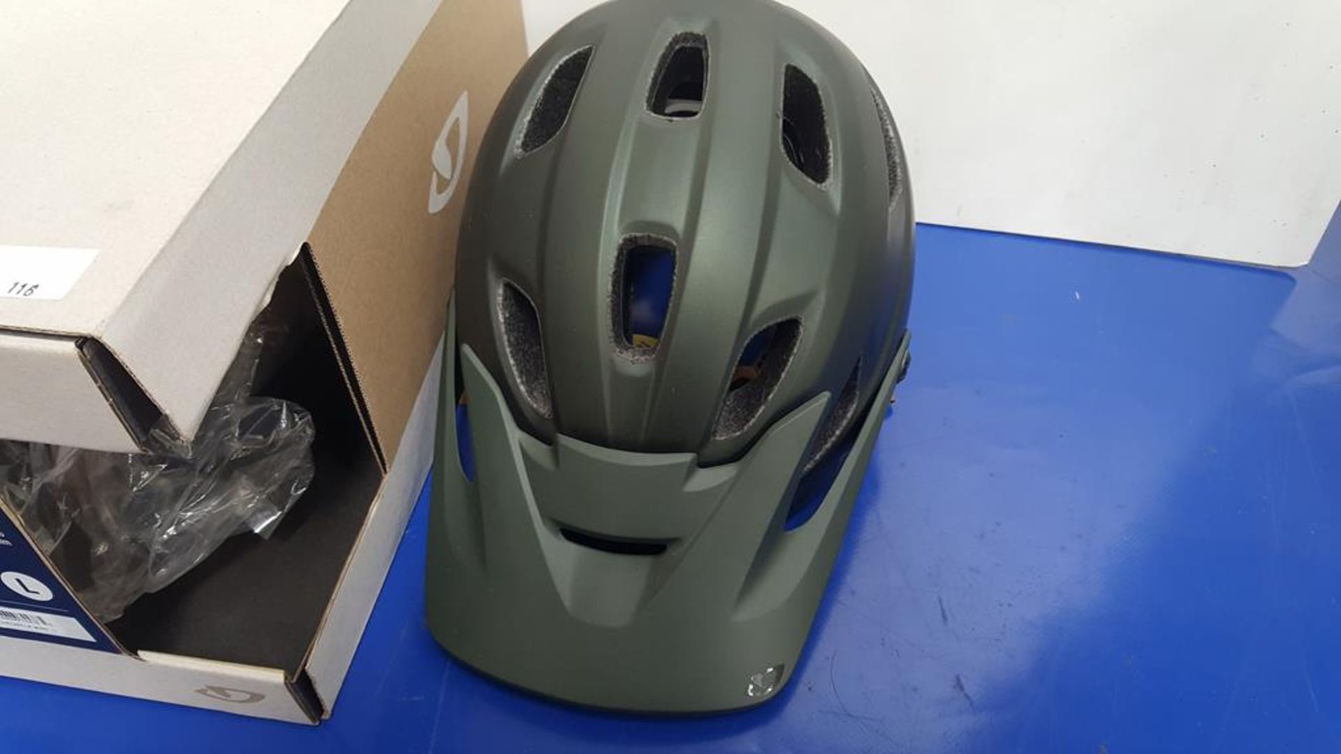 Giro Chronicle Mips Adult Large Cycling Helmet - Image 3 of 5