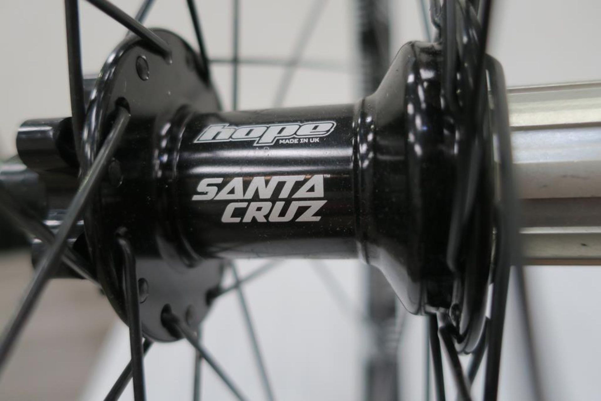 A Pair of New E Thirteen TRS+ ERD 561 Rims with Fitted Pro 4 148 Rear Hub and Hope Santa Cruz Pro 4 - Image 15 of 19