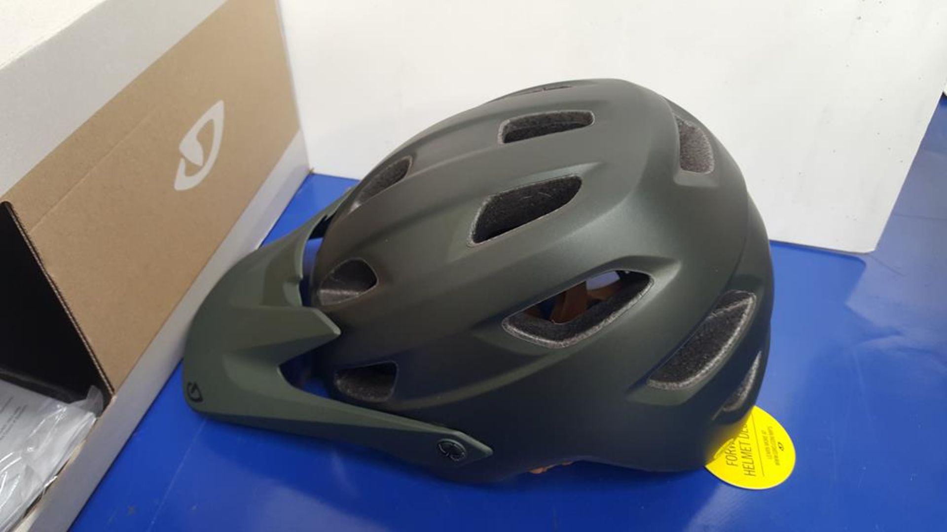 Giro Chronicle Mips Adult Large Cycling Helmet - Image 4 of 5