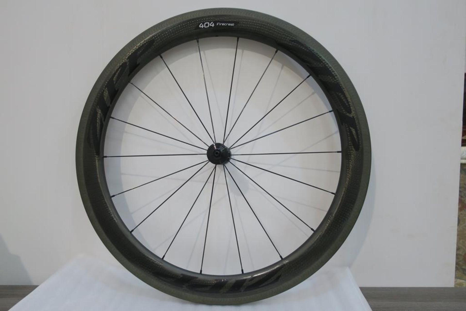 A Set of New Boxed Zipp 404 Firecrest Rims - Image 9 of 14