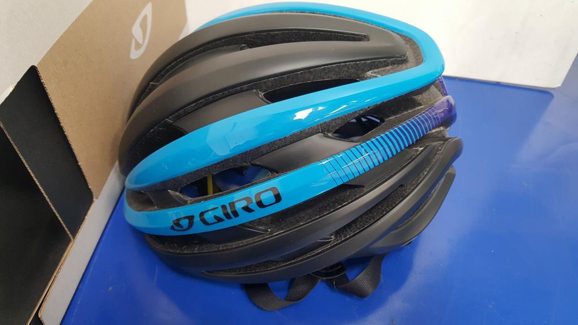 Giro Cinder Mips Adult Medium Cycling Helmet - Image 4 of 5