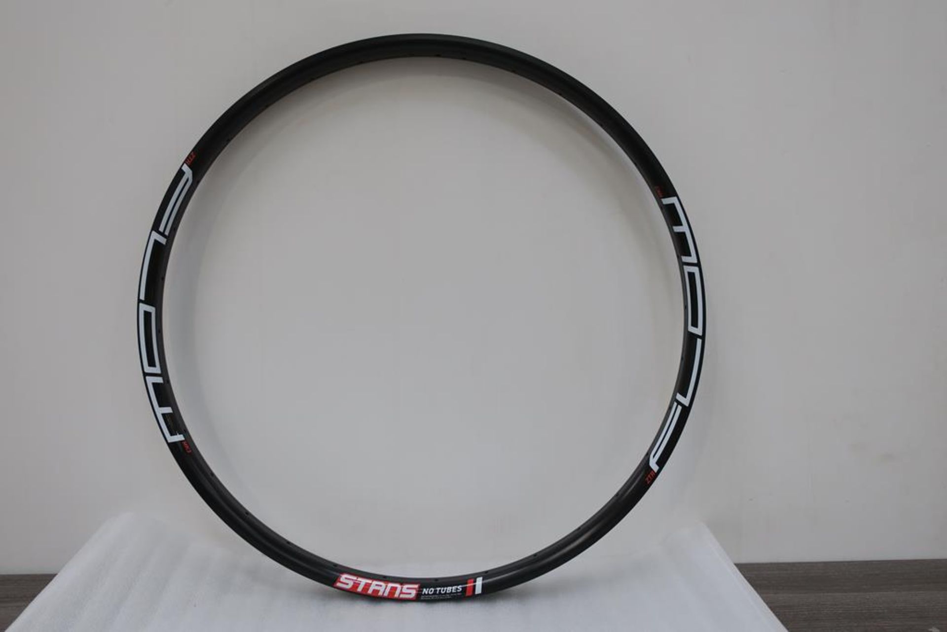 A New Stans "No Tubes" ZTR "Flow" MK3 Rim 22 3/8" Diameter