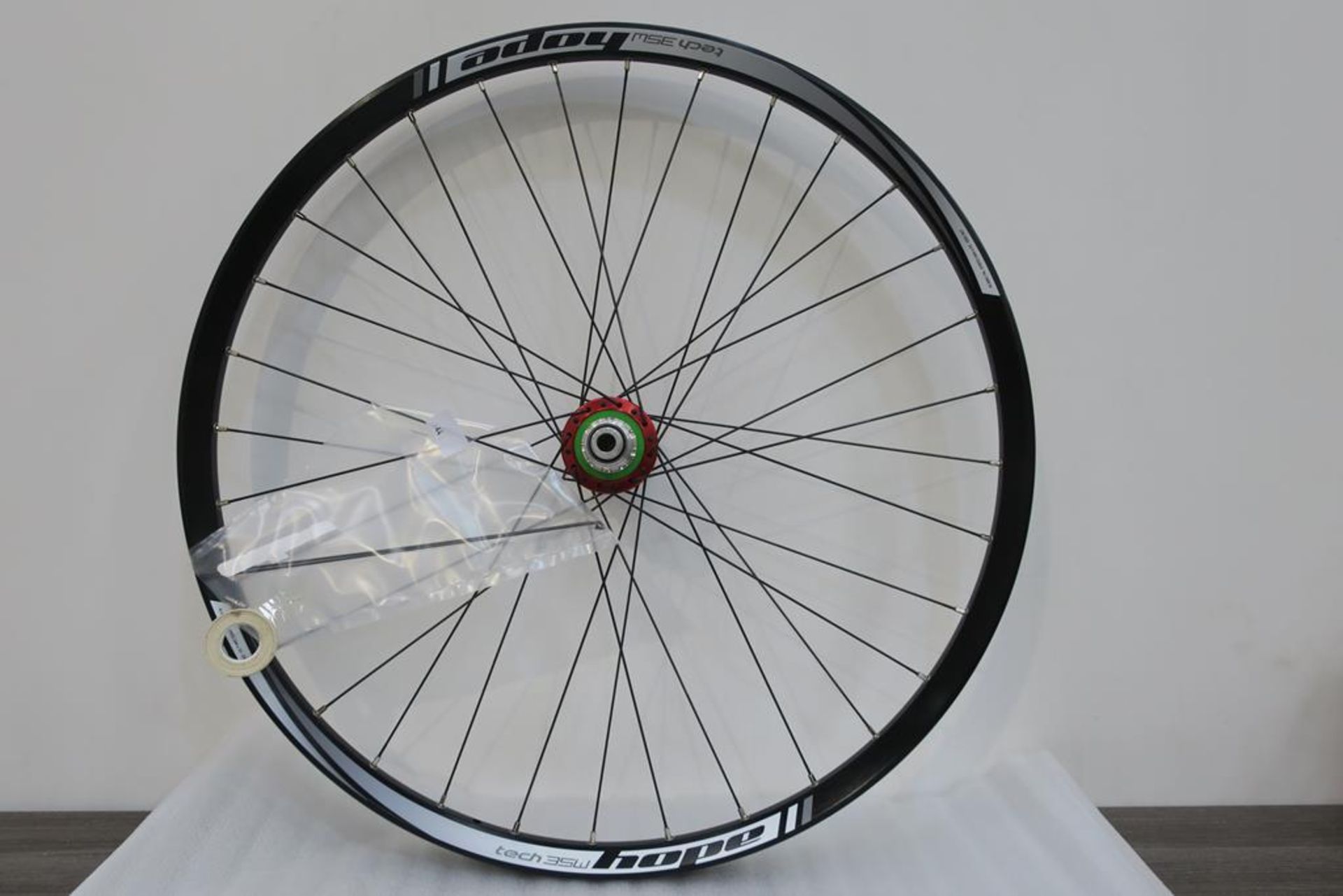 A New Boxed Hope Tech MSE Pro 4 148 Red 27.5 35W Rear Wheel