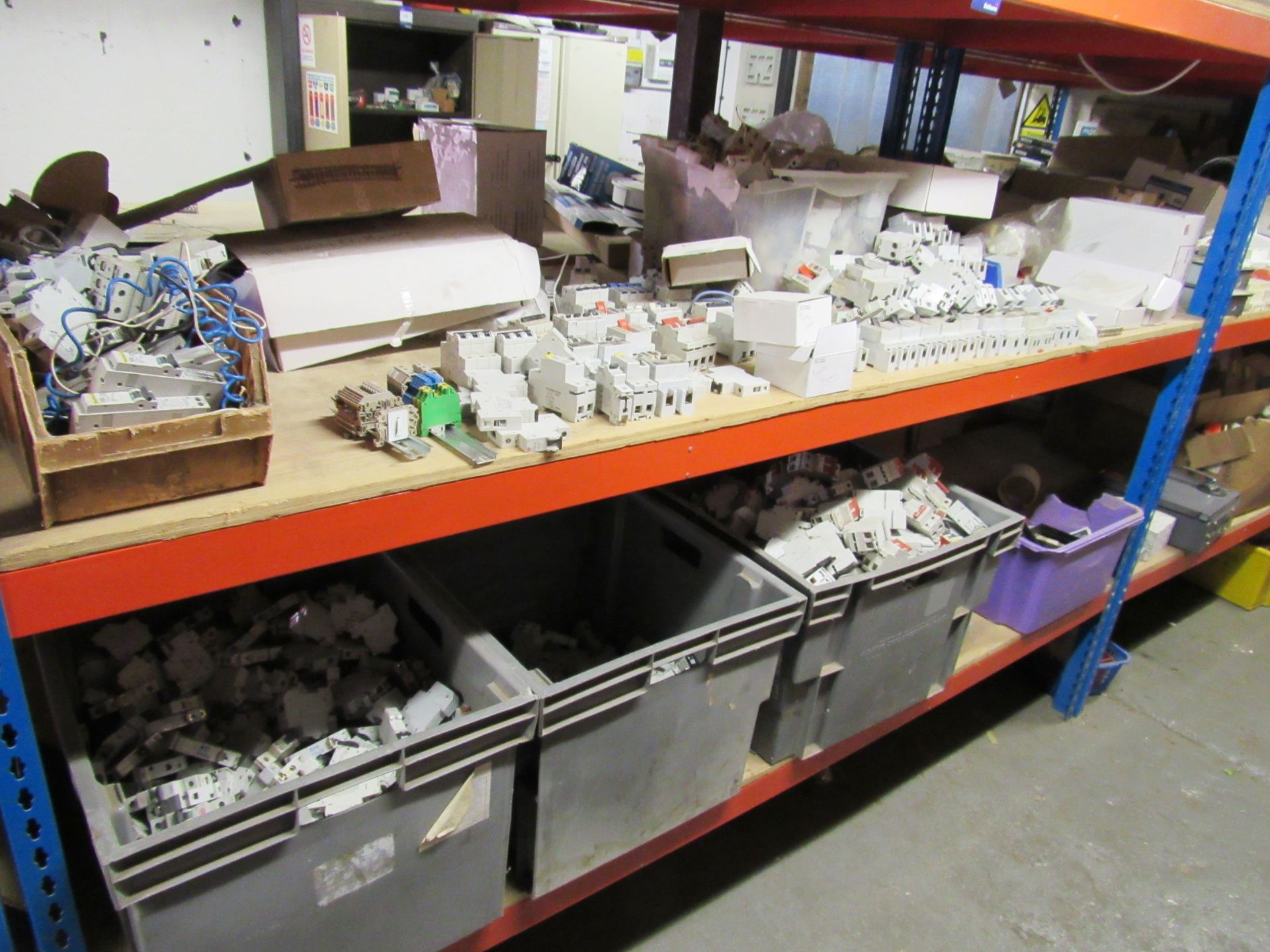 Quantity of electrical Components to bay, excluding top shelf