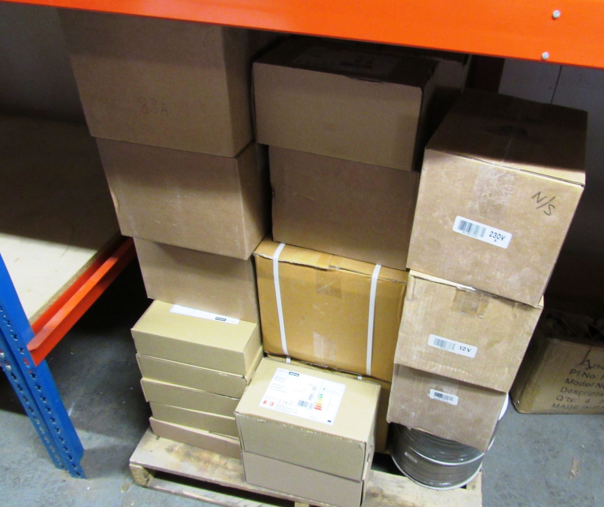 Quantity of electrical Components to pallet - Image 2 of 2