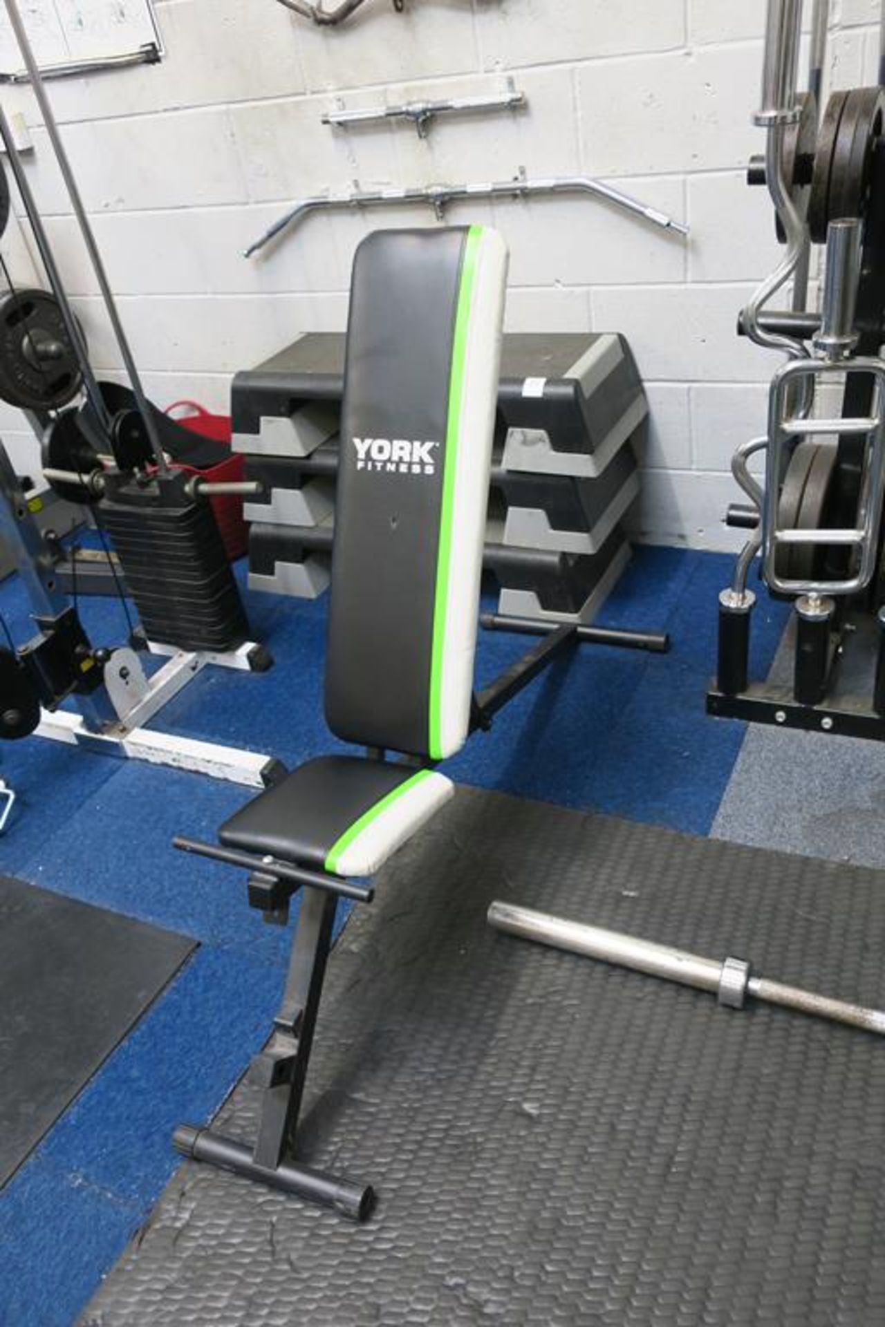 York Adjustable Bench and 3 x Reebok Steps - Image 3 of 4