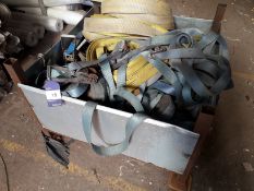 1 x stillage containing ratchet and lifting straps