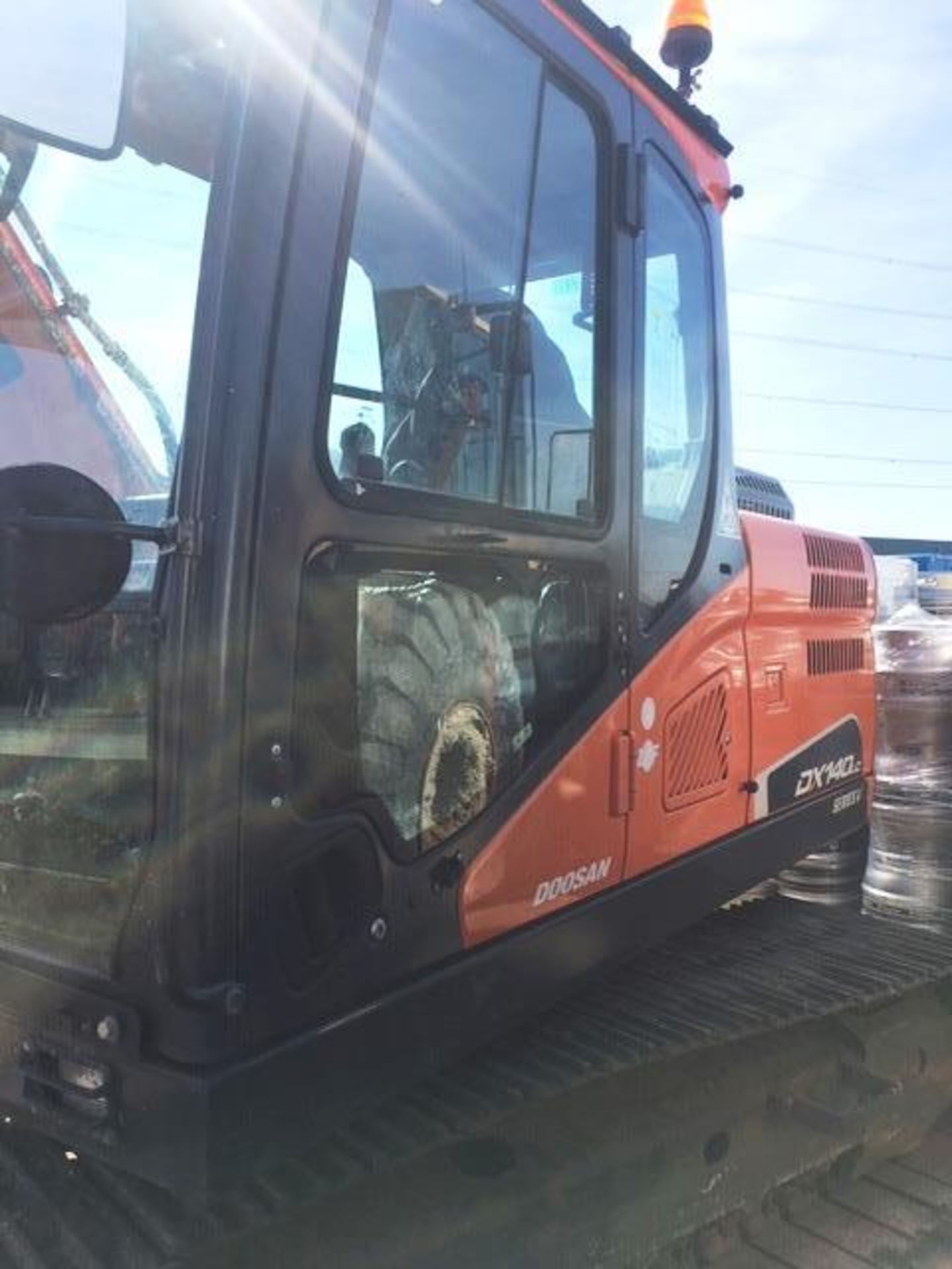 Doosan DX140 LC-5 Crawler Excavator, operating mas - Image 4 of 8