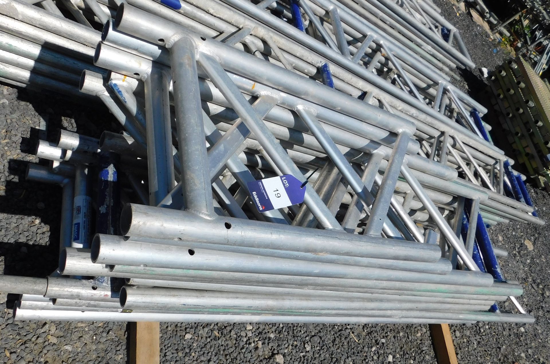 15 Aluminium short length beams - Image 2 of 2