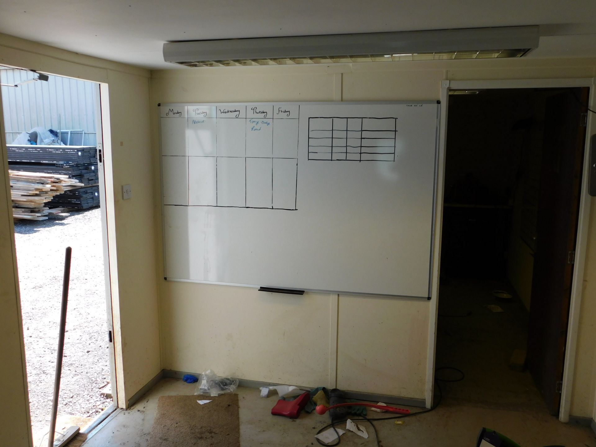 Steel secure site office 32’ x 10’ (Purchaser to r - Image 3 of 4