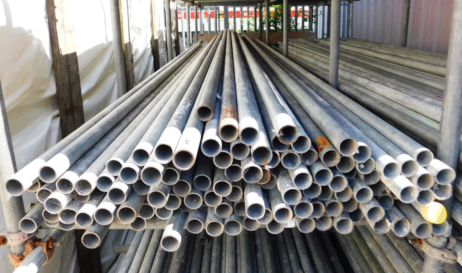 Approx. 102 mixed length scaffold tube mostly 21’